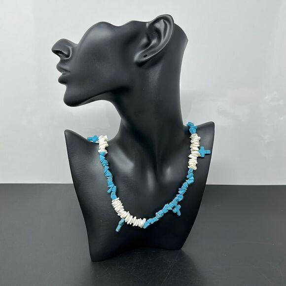 Stones necklace with cross - Picture 1 of 2